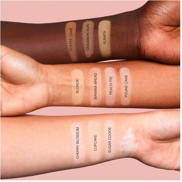 HUDA BEAUTY Easy Bake Loose Baking & Setting Powder in Coffee Cake - Picture 4 of 4